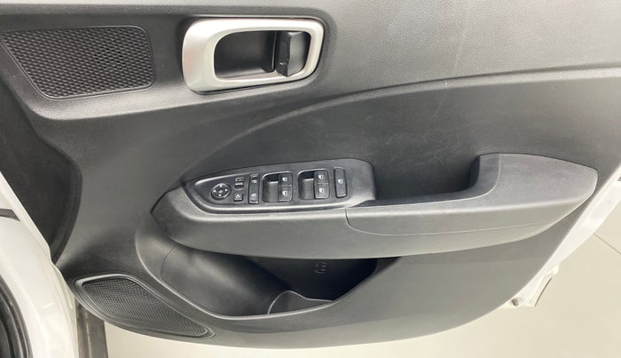 2021 Hyundai VENUE SX 1.0 GDI IMT, Petrol, Manual, 15,454 km, Driver Side Door Panels Control
