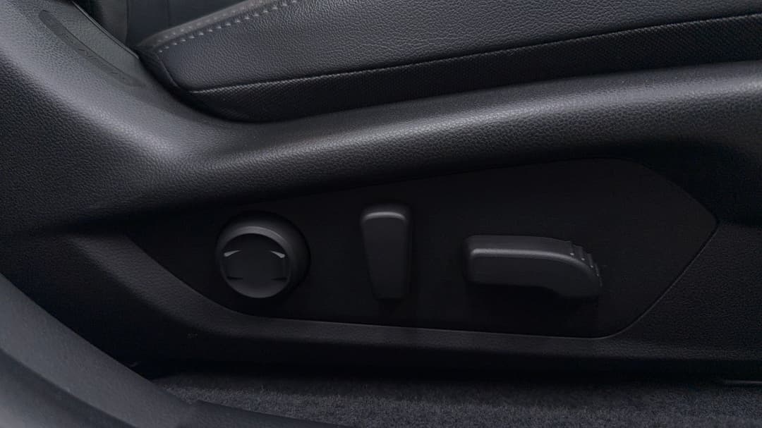2025 Subaru Impreza 2.0s (AWD), Automatic, 21035 km, Drivers Side Adjustment Panel