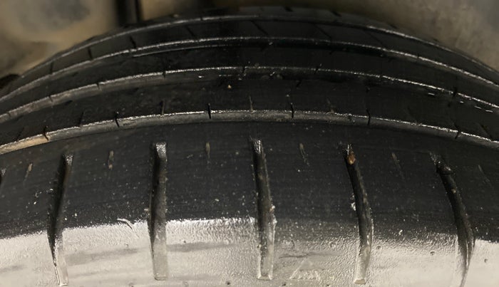 2018 Maruti Ciaz ALPHA  AT 1.4  PETROL, Petrol, Automatic, 61,911 km, Right Rear Tyre Tread