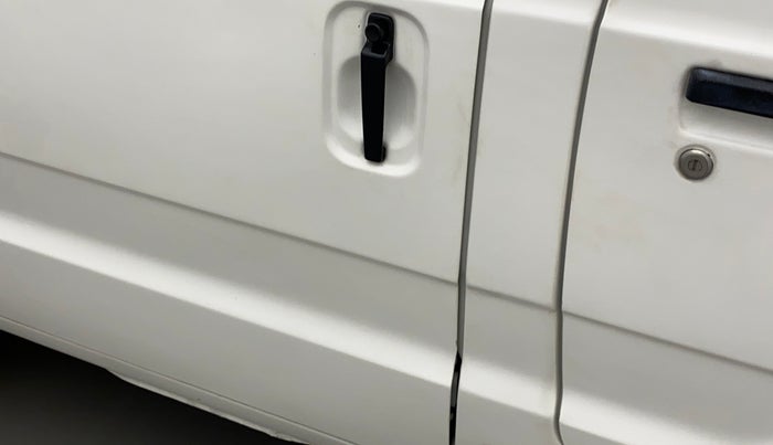 2017 Maruti OMNI E 8 STR, Petrol, Manual, 56,991 km, Right rear door - Paint has faded