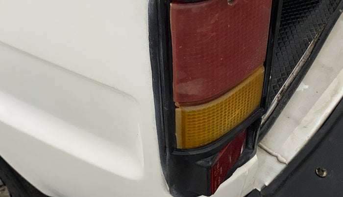 2017 Maruti OMNI E 8 STR, Petrol, Manual, 56,991 km, Left tail light - Minor damage
