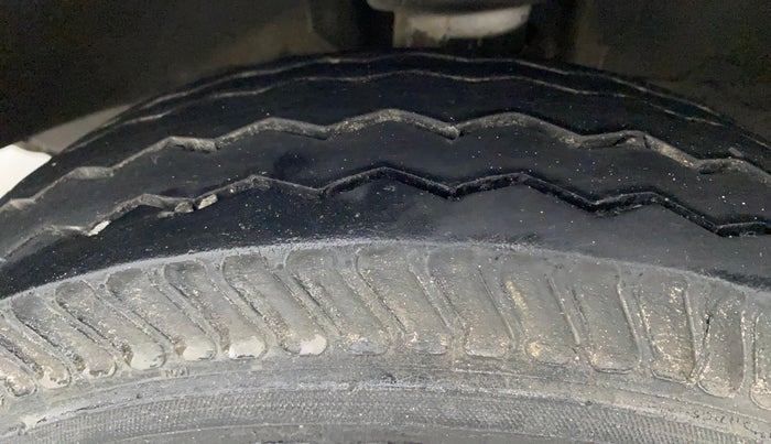 2017 Maruti OMNI E 8 STR, Petrol, Manual, 56,991 km, Left Front Tyre Tread