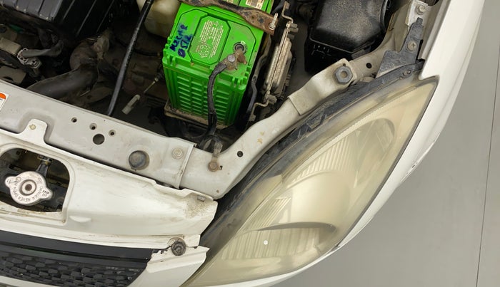 2010 Maruti Swift ZXI, Petrol, Manual, 36,238 km, Left headlight - Clamp has minor damage