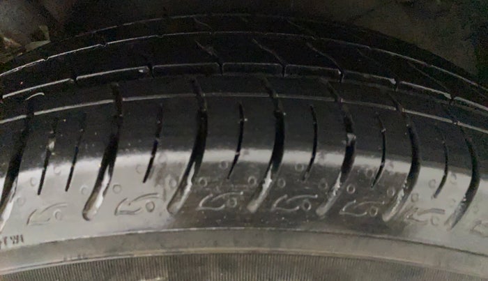 2013 Maruti Ertiga VXI CNG, CNG, Manual, 23,031 km, Left Front Tyre Tread
