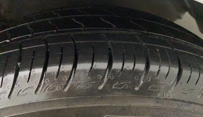 2013 Maruti Ertiga VXI CNG, CNG, Manual, 23,031 km, Left Rear Tyre Tread