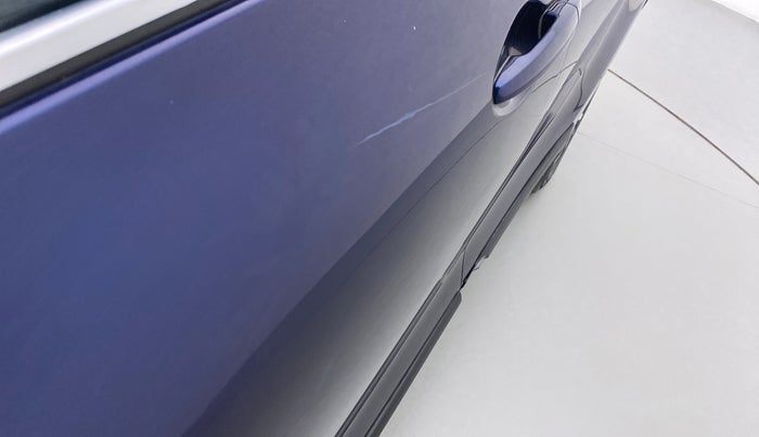 2020 Maruti Swift VXI, Petrol, Manual, 40,573 km, Front passenger door - Minor scratches