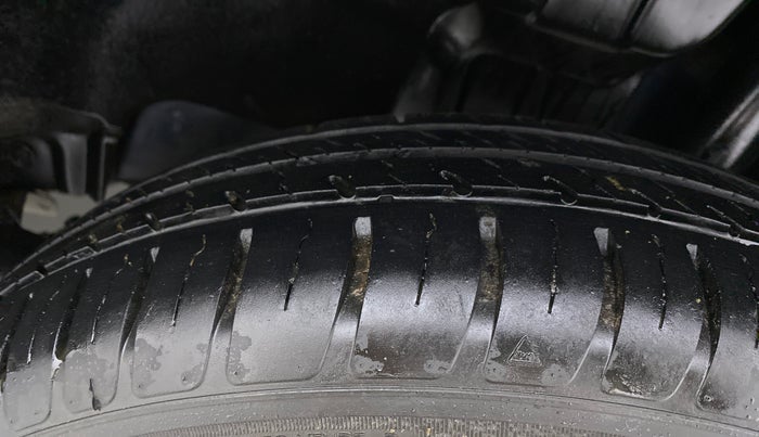 2020 Maruti Swift VXI, Petrol, Manual, 40,573 km, Left Rear Tyre Tread