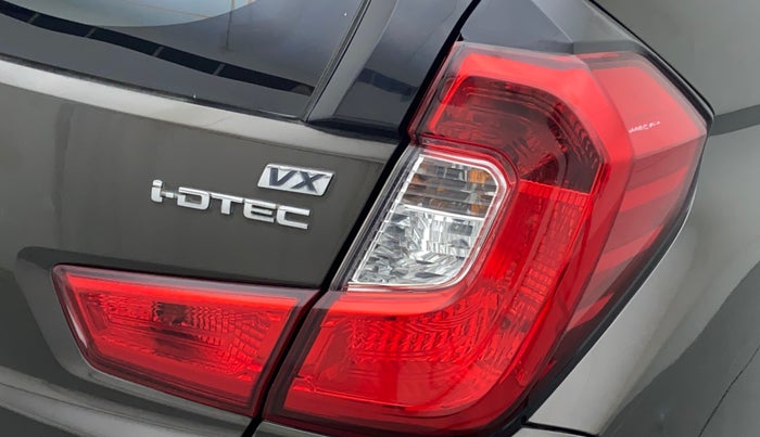 2018 Honda WR-V 1.5L I-DTEC VX MT, Diesel, Manual, 86,087 km, Right tail light - Minor damage