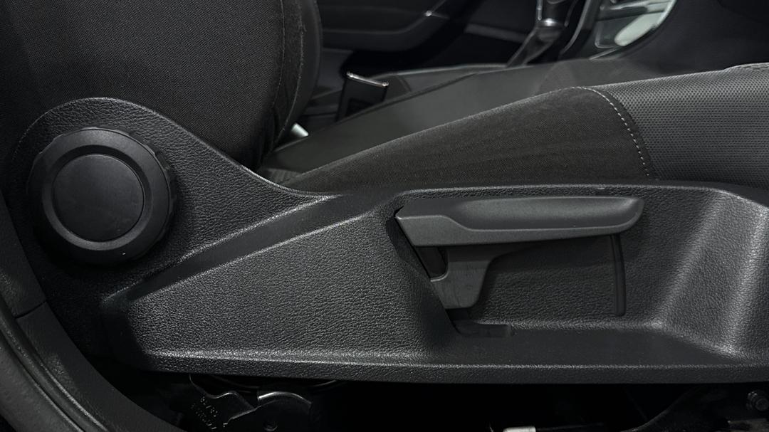 2018 Volkswagen Golf 110 Tsi Comfortline, Automatic, 53586 km, Drivers Side Adjustment Panel