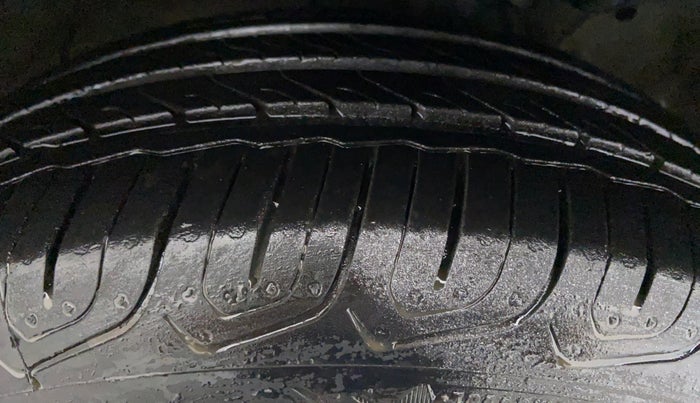 2013 Maruti Ritz ZXI, Petrol, Manual, 28,501 km, Right Rear Tyre Tread