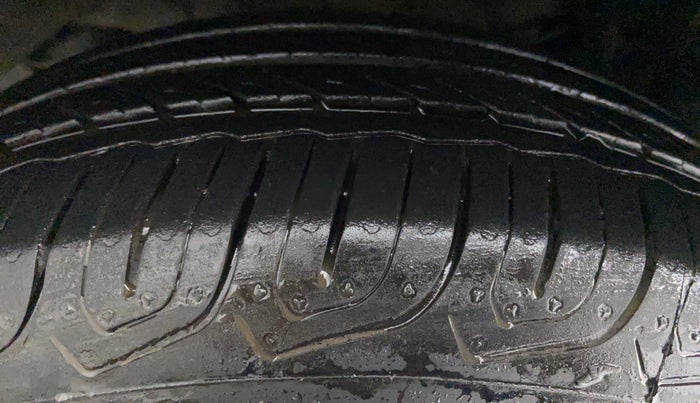 2013 Maruti Ritz ZXI, Petrol, Manual, 28,501 km, Left Front Tyre Tread
