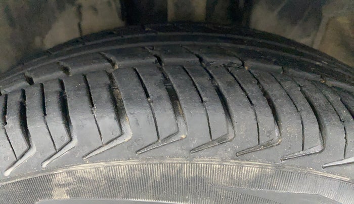 2018 Datsun Redi Go A, Petrol, Manual, 38,983 km, Left Front Tyre Tread