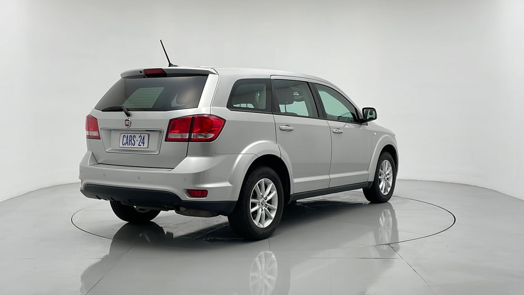 Right Back Diagonal (45- Degree) View