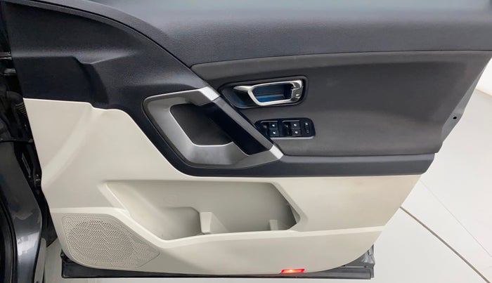 2023 Tata Safari XT, Diesel, Manual, 17,421 km, Driver Side Door Panels Control