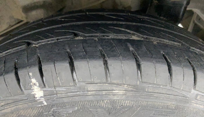 2013 Hyundai Eon ERA PLUS, Petrol, Manual, 18,997 km, Left Rear Tyre Tread