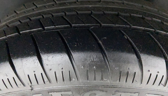 2016 Maruti Ciaz  ZDI SHVS, Diesel, Manual, 67,006 km, Left Rear Tyre Tread