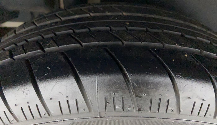 2016 Maruti Ciaz  ZDI SHVS, Diesel, Manual, 67,006 km, Right Rear Tyre Tread