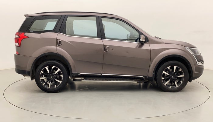 2018 Mahindra XUV500 W11 AT, Diesel, Automatic, 1,27,342 km, Right Side View