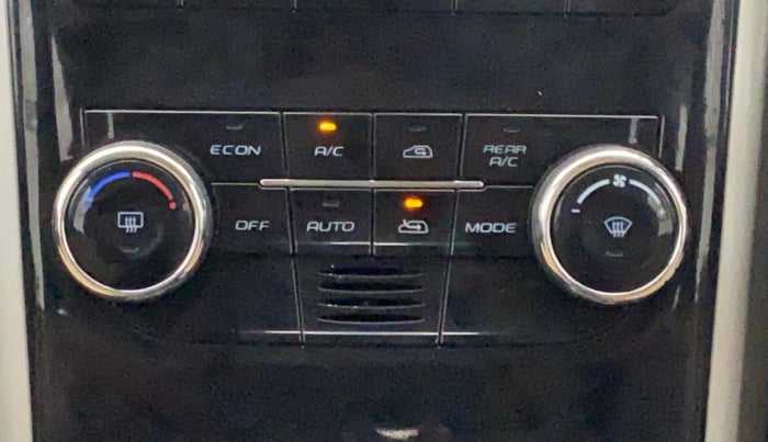 2018 Mahindra XUV500 W11 AT, Diesel, Automatic, 1,27,342 km, Automatic Climate Control