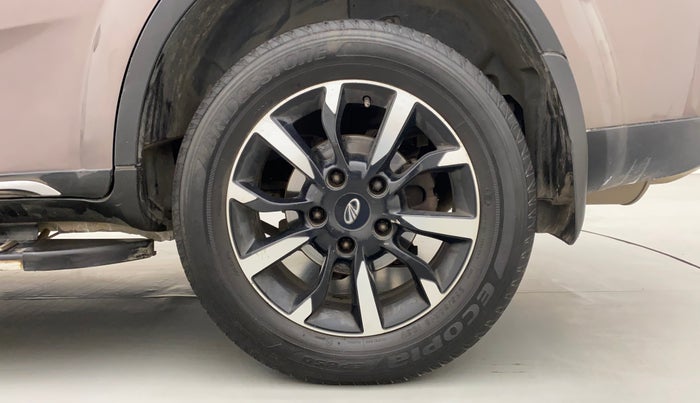 2018 Mahindra XUV500 W11 AT, Diesel, Automatic, 1,27,342 km, Left Rear Wheel