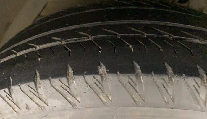 2018 Mahindra XUV500 W11 AT, Diesel, Automatic, 1,27,342 km, Left Front Tyre Tread