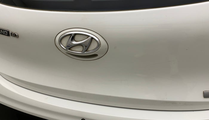 2017 Hyundai Grand i10 MAGNA 1.2 KAPPA VTVT, CNG, Manual, 74,842 km, Dicky (Boot door) - Minor scratches