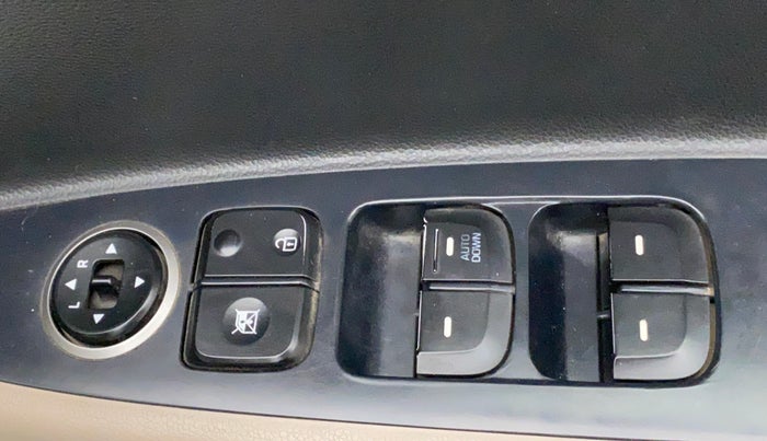 2017 Hyundai Grand i10 MAGNA 1.2 KAPPA VTVT, CNG, Manual, 74,842 km, Right front window switch / handle - Power window makes minor noise