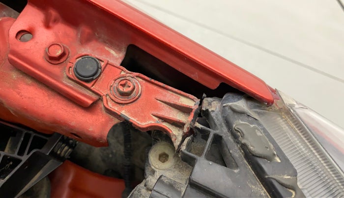 2018 Maruti Vitara Brezza LDI, Diesel, Manual, 75,647 km, Left headlight - Clamp has minor damage