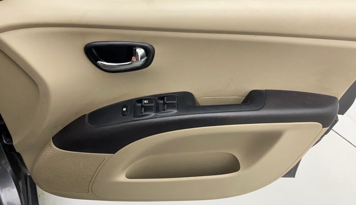 2013 Hyundai i10 MAGNA 1.1, CNG, Manual, 68,811 km, Driver Side Door Panels Control