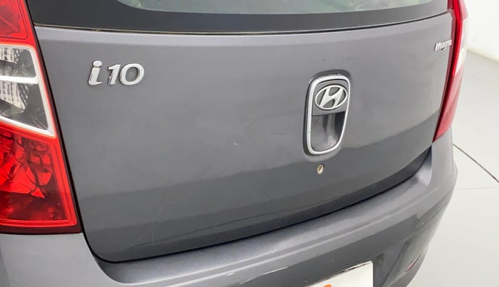 2013 Hyundai i10 MAGNA 1.1, CNG, Manual, 68,811 km, Dicky (Boot door) - Minor scratches
