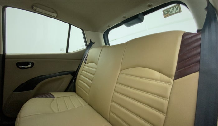 2013 Hyundai i10 MAGNA 1.1, CNG, Manual, 68,811 km, Right Side Rear Door Cabin