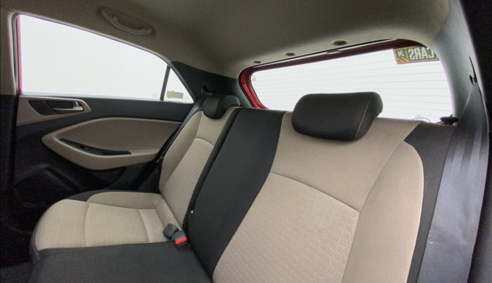 2016 Hyundai Elite i20 ASTA 1.2 (O), Petrol, Manual, 65,855 km, Right Side Rear Door Cabin