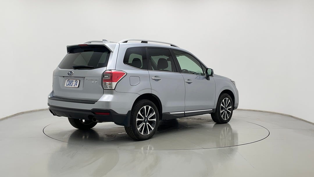 Right Back Diagonal (45- Degree) View