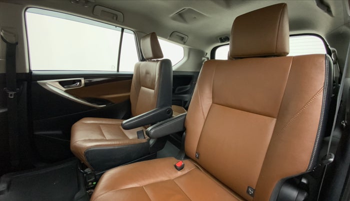 2017 Toyota Innova Crysta 2.7 ZX AT 7 STR, Petrol, Automatic, 91,994 km, Right Side Rear Door Cabin