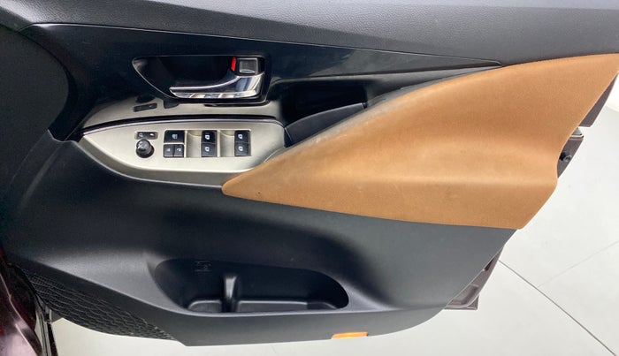 2017 Toyota Innova Crysta 2.7 ZX AT 7 STR, Petrol, Automatic, 91,994 km, Driver Side Door Panels Control