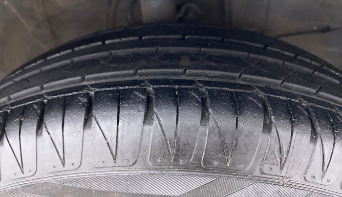 2017 Honda City V MT PETROL, Petrol, Manual, 62,475 km, Right Front Tyre Tread