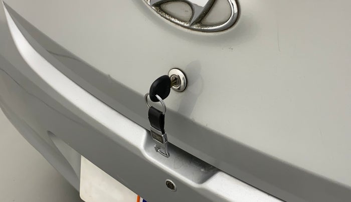 2012 Hyundai Eon D-LITE+, Petrol, Manual, 61,196 km, Lock system - Boot door not opening through lever