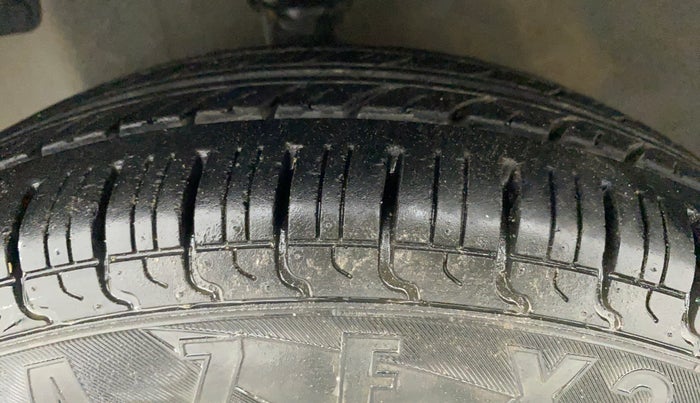 2012 Hyundai Eon D-LITE+, Petrol, Manual, 61,196 km, Left Front Tyre Tread