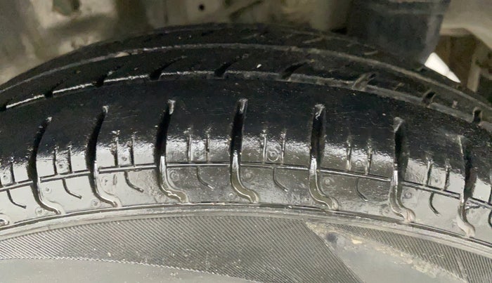 2012 Hyundai Eon D-LITE+, Petrol, Manual, 61,196 km, Left Rear Tyre Tread