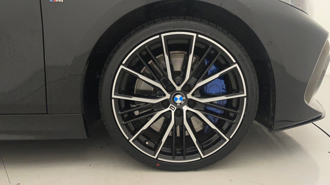 2020 BMW 1 M135i xDrive, Automatic, 47900 km, Right Front Wheel
