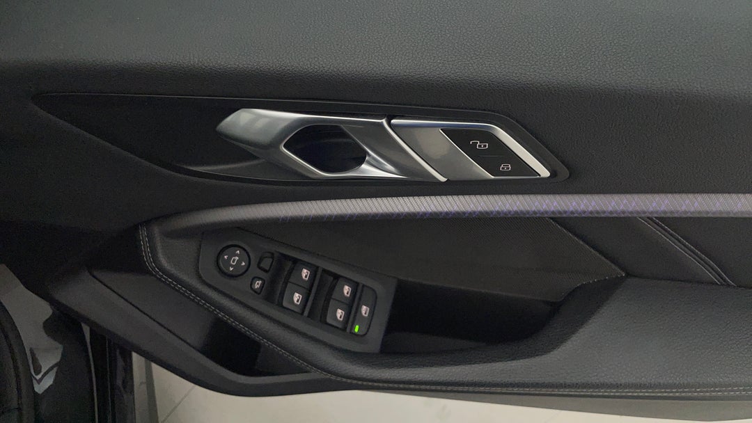 2020 BMW 1 M135i xDrive, Automatic, 47900 km, Drivers Side Door Panel Controls