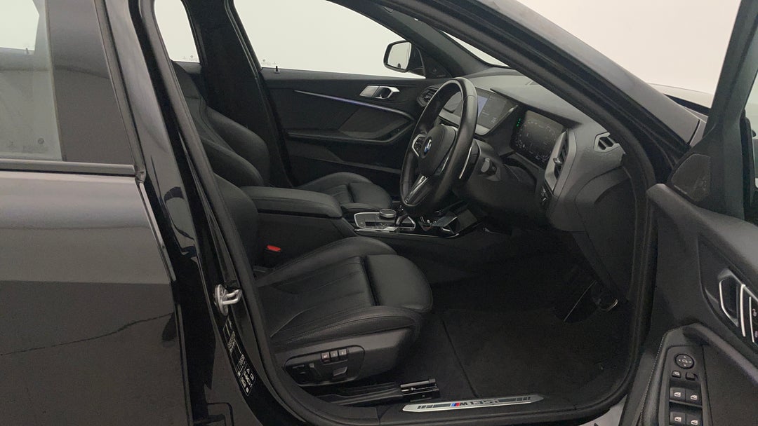 2020 BMW 1 M135i xDrive, Automatic, 47900 km, Right Side Front Door Cabin View