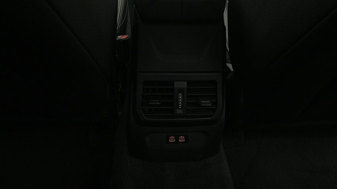 2020 BMW 1 M135i xDrive, Automatic, 47900 km, Rear A/C Vent