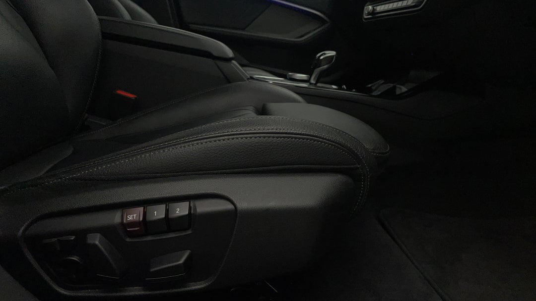 2020 BMW 1 M135i xDrive, Automatic, 47900 km, Drivers Side Adjustment Panel