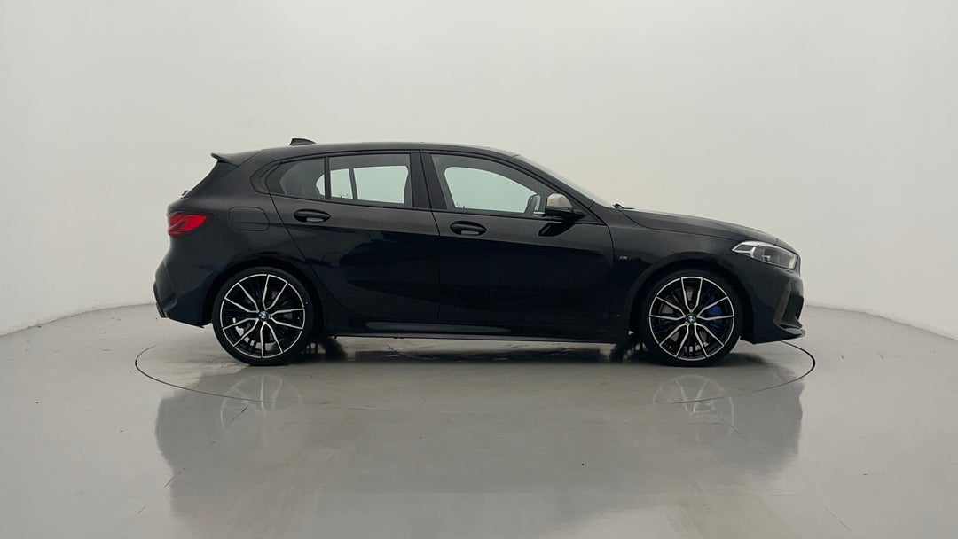 2020 BMW 1 M135i xDrive, Automatic, 47900 km, Right Side View