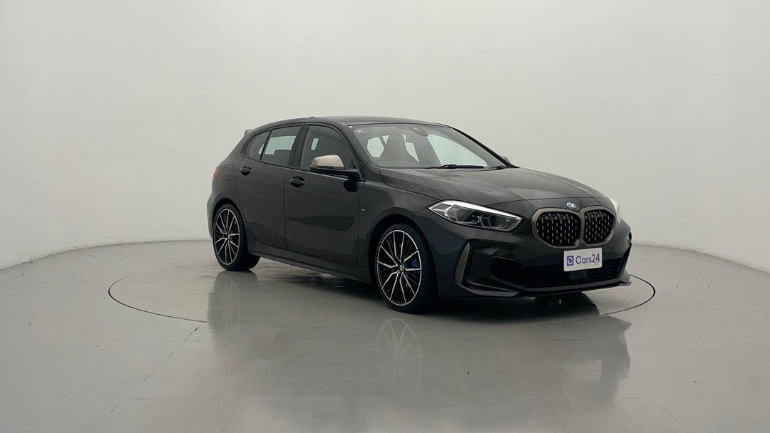 2020 BMW 1 M135i xDrive, Automatic, 47900 km, Right Front Diagonal (45- Degree) View