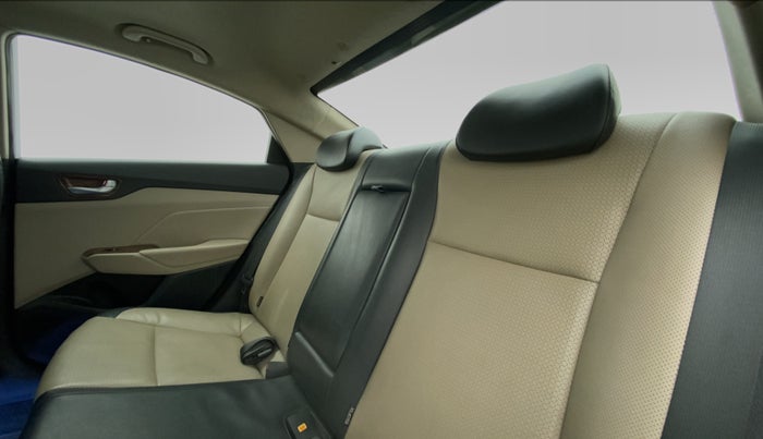 2017 Hyundai Verna 1.6 SX VTVT (O), Petrol, Manual, 99,406 km, Right Side Rear Door Cabin