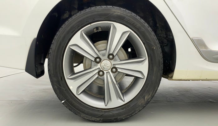 2017 Hyundai Verna 1.6 SX VTVT (O), Petrol, Manual, 99,406 km, Right Rear Wheel
