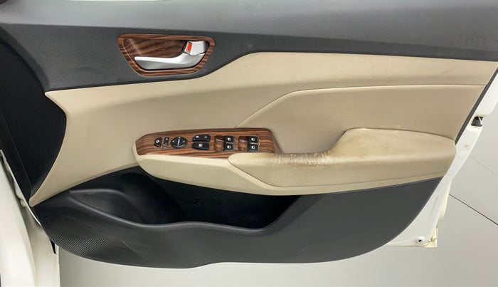 2017 Hyundai Verna 1.6 SX VTVT (O), Petrol, Manual, 99,406 km, Driver Side Door Panels Control