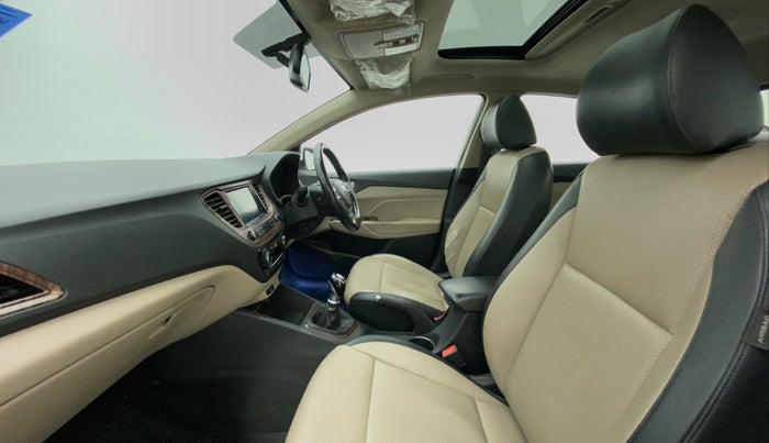 2017 Hyundai Verna 1.6 SX VTVT (O), Petrol, Manual, 99,406 km, Right Side Front Door Cabin